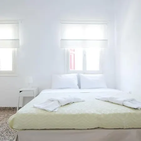 Holiday home Sea Breeze House *